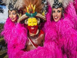 diaporama pps Danseuses du Lido chez les Papous